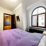 Stylish Mansard In Quite Center Apartmán *