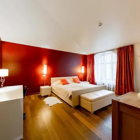 Stylish Mansard In Quite Center Apartment *