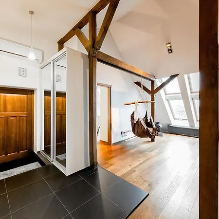 Stylish Mansard In Quite Center ריגה