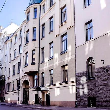 Stylish Mansard In Quite Center ריגה